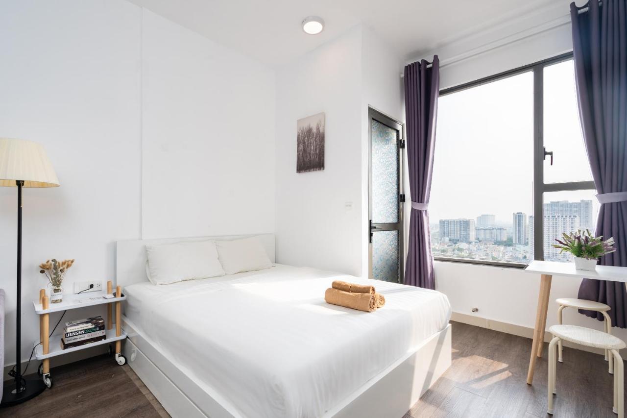Infinity Pool Signature - Saigon Rivergate Apartment