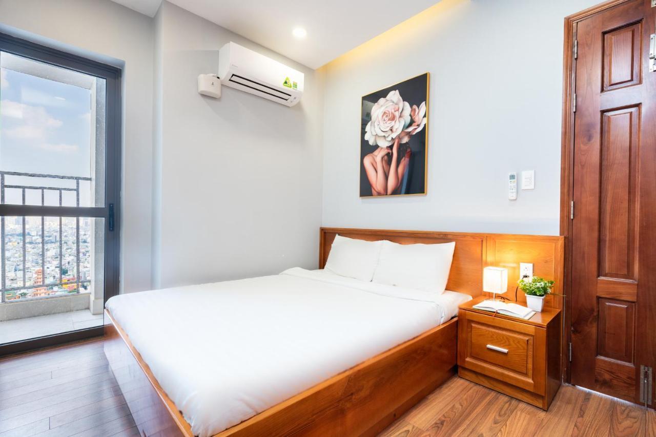 Apartment Infinity Pool Signature - Saigon Rivergate