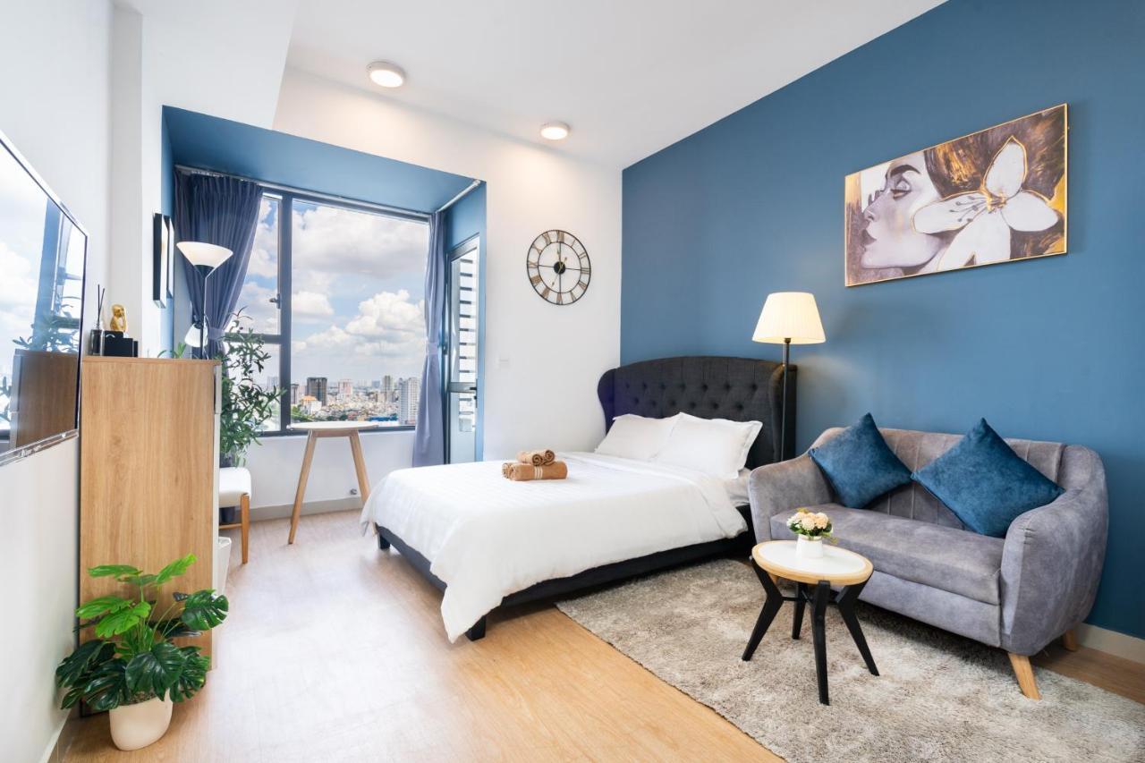 Infinity Pool Signature - Saigon Rivergate Apartment