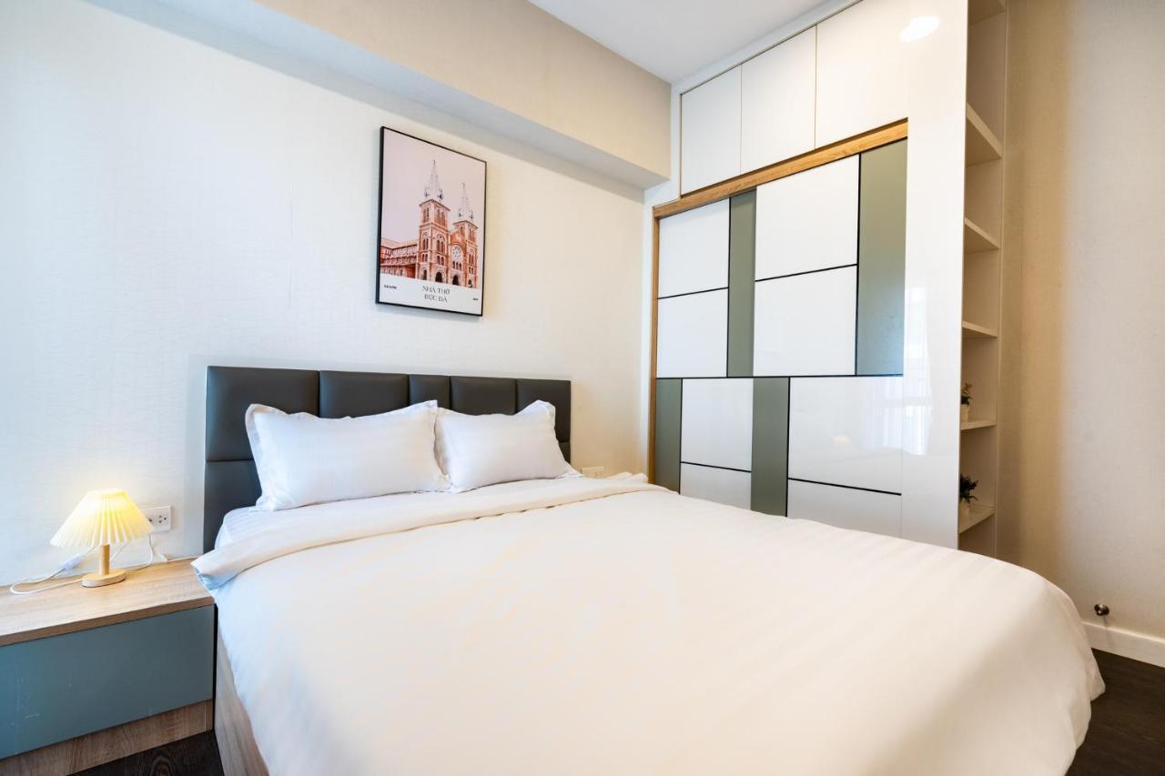 Apartment Infinity Pool Signature - Saigon Rivergate